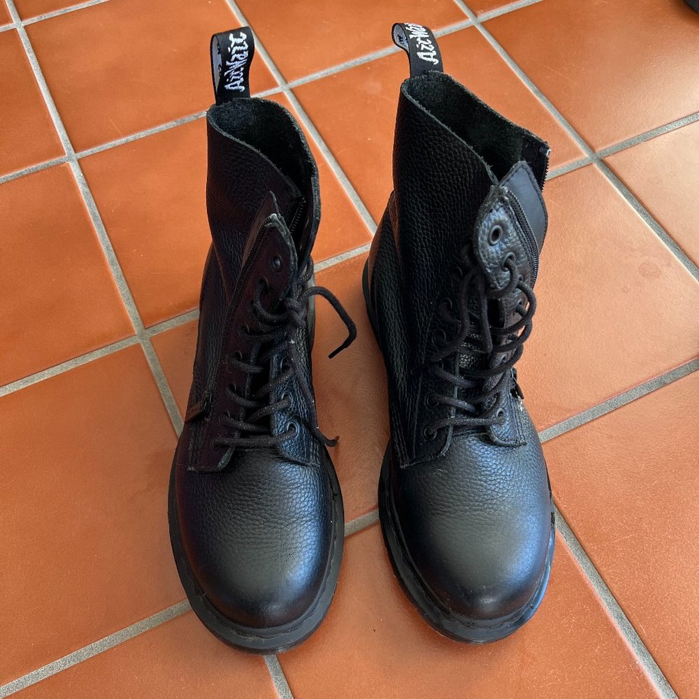 Dr Martens Pascal with zip Aunt Sally black leather size 10